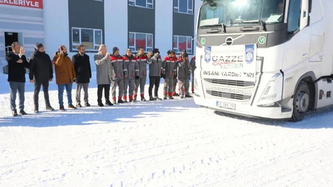 Melikgazi'de Yardım Tırı Dualarla Uğurlandı