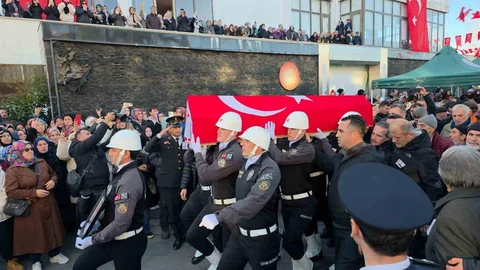 Düzce'de Şehit Polis Memuru Toprağa Verildi