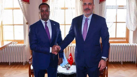 Hakan Fidan'dan Somali Dışişleri Bakanı'na Ziyaret
