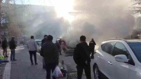 Yanan Kamyonete Vatandaşlar Müdahale Etti