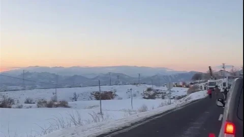 Diyarbakır'da Tır Devrildi, Yol Kapandı