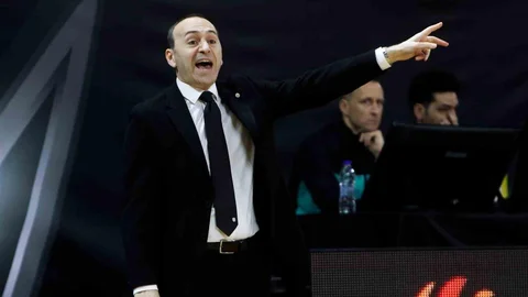 Galatasaray, Başantrenör ile Yollarını Ayırdı