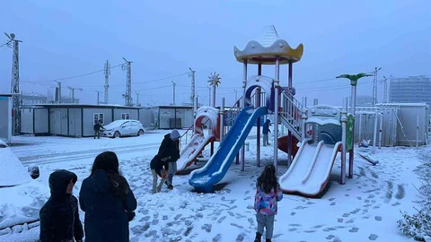 Hatay'da Kar Yağışı Eğitimi Etkiledi