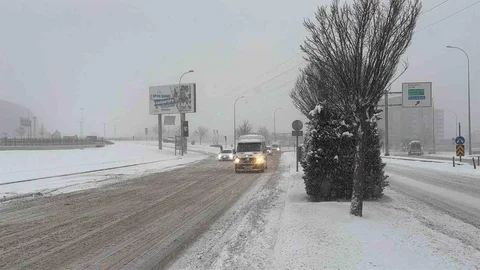 Gaziantep'te Yoğun Kar Yağışı Etkili Oluyor