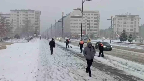 Sivas'ta Kar Yağışı Başladı