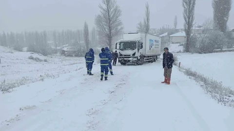 Tokat'ta Kar Yağışı Ulaşımı Zorlaştırdı