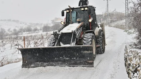 Yeşilyurt’ta Karla Mücadele Devam Ediyor