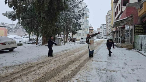 İslahiye'de Yoğun Kar Yağışı Etkili Oluyor