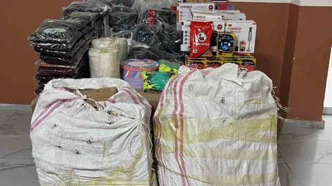 Başkale'de Gümrük Kaçağı Malzeme Ele Geçirildi