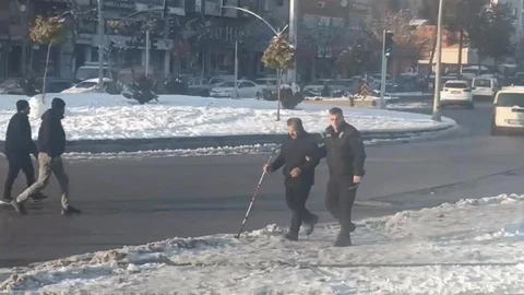 Batman'da Polisten Duyarlı Davranış