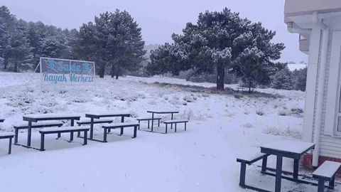 Salda Kayak Merkezi'nde İlk Kar Yağışı