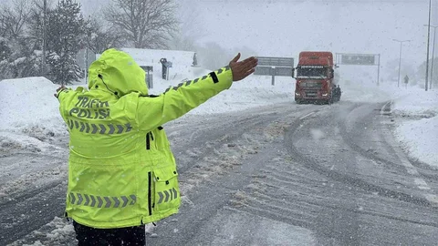 Bolu Dağı'nda Trafik Kapatıldı