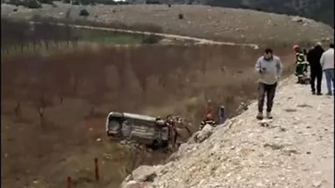 Denizli'de Şarampole Yuvarlanan Otomobil Kazası