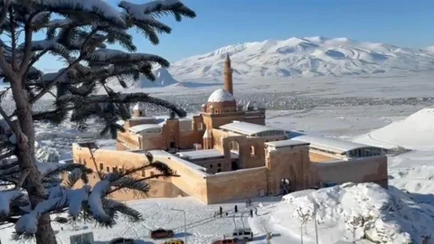 İshak Paşa Sarayı'nda Kış Manzarası