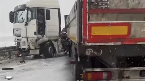 Düzce'de Tır Kazası Ulaşımı Aksattı