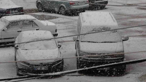 Karapınar'da Kar Yağışı Sevindirdi