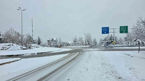 Pozantı'da Kar Yağışı Etkili Oldu