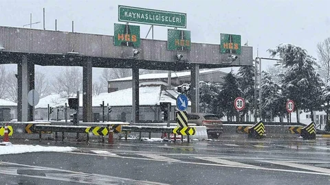 Düzce'de Kar Yağışı Nedeniyle Kontrollü Geçiş