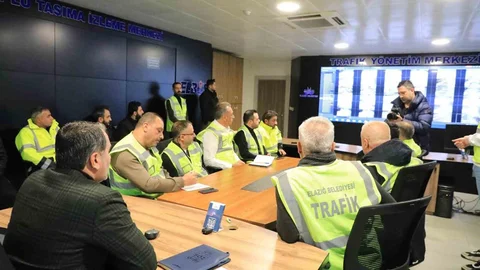 Elazığ'da Karla Mücadele Çalışmaları Devam Ediyor