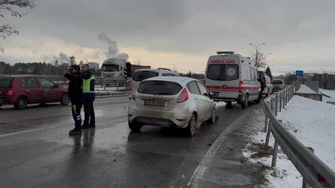 Kütahya'da İki Araç Kaza Yaptı