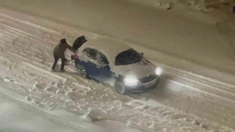 Elazığ'da Yolda Kalan Araçlar Kurtarıldı