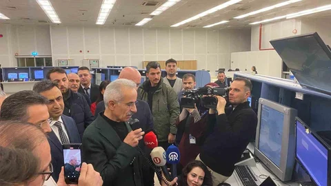 Bakan Uraloğlu'ndan Uçuş Rekorları Açıklaması