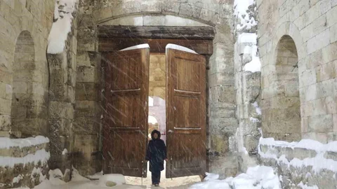 Sivas Tarihi Kent Meydanı Beyaz Gelinlik Giydi