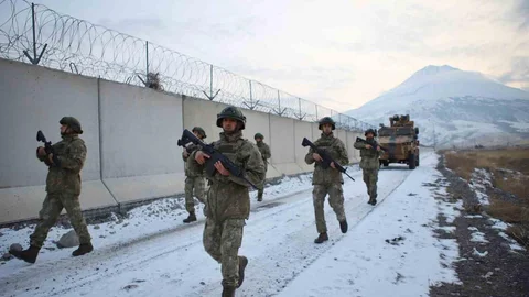 Ağrı'da Mehmetçik Yeni Yıla Nöbette Girdi