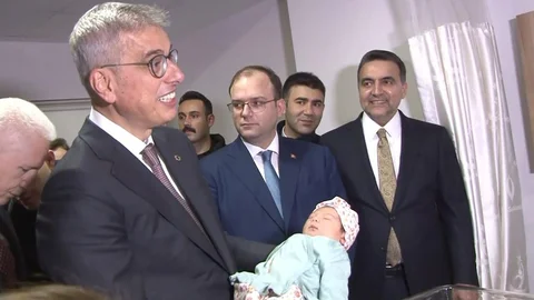 İstanbul'da Yeni Yılın İlk Bebekleri Ziyaret Edildi