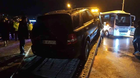 Zonguldak'ta Köprü Korkuluklarında Askıda Kalan Cip