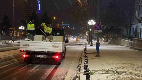 Ankara'da Yeni Yıla Kar Yağışıyla Başlandı