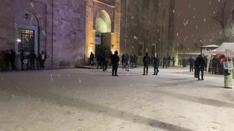 Bursa'da İlk Sabah Namazı Kar Altında Kılındı