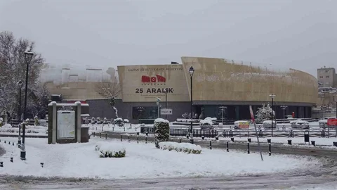 Gaziantep'te Kar Yağışı Sonrası Boş Kalan Yollar