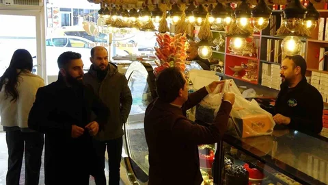 Van'da 1 Ocak Pastane Yoğunluğu