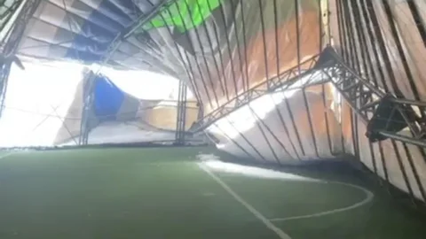 Mardin'de Halı Saha Çatısı Çöktü