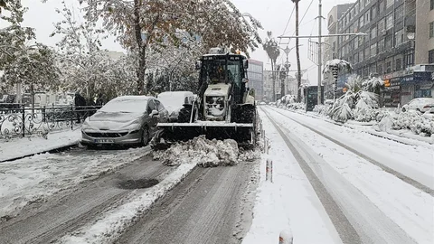 Şanlıurfa'da Karla Mücadele Çalışmaları Devam Ediyor