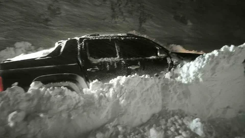 Hakkari'de Çığ Altında Kalan Araç Kurtarıldı