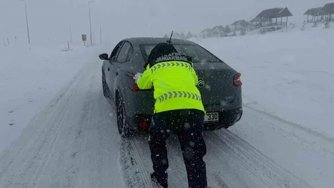 Kayseri'de Kar Yağışı Ulaşımı Olumsuz Etkiliyor