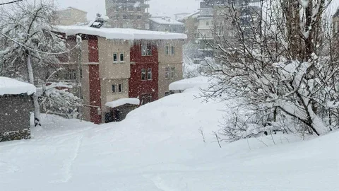 Hakkari'de Okullar Bir Gün Tatil Edildi