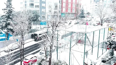 Beşiktaş'ta Kar Yağışı Etkili Oldu