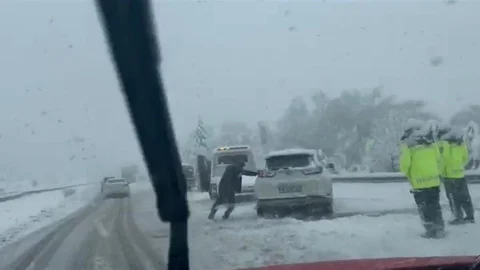 Bolu'da Yoğun Kar Yağışı Ulaşımı Zorlaştırıyor