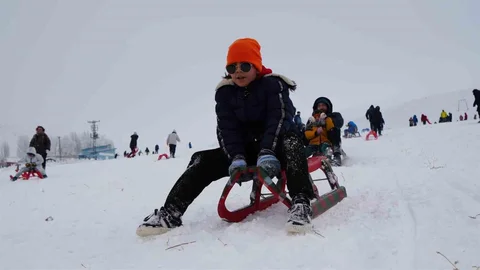 Ankara'da Yılın İlk Günü Kayak Keyfi