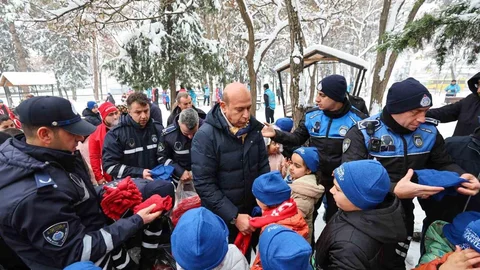 Gaziantep'te Çocuklara Kış Hediyeleri