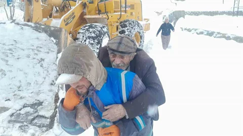Muş'ta Mahsur Kalan Hastalar Kurtarıldı