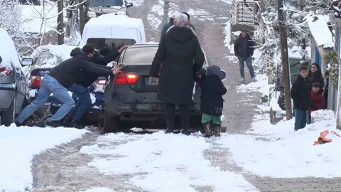 İstanbul'da Kar Eğlencesi Yaşandı