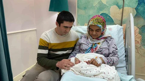 Tunceli'de 2026'nın İlk Bebeği Dünyaya Geldi