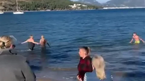 Marmaris'te Yabancılar Yeni Yılı Denizde Karşıladı