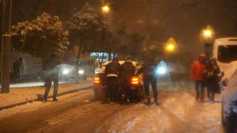 Samsun'da Yoğun Kar Yağışı Sorunları Beraberinde Getirdi