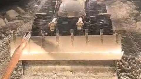 Diyarbakır'da Mahsur Kalan Tır Kurtarıldı