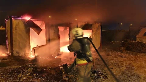 Antakya'da Konteyner Yangını Çıktı
